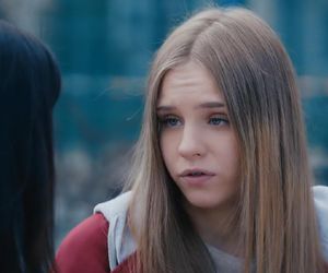 M jak miłość odc 1885. Sara (Nadia Smyczek), Kinga (Katarzyna Cichopek)