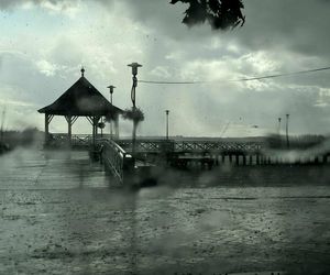 Deszczowe lato i drożyzna zniechęcają Polaków do wakacji. Turyści i przedsiębiorcy apelują o wsparcie