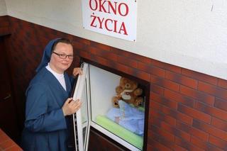 Łomża. Ktoś zostawił dziewczynkę w oknie życia w klasztorze. Rozumiem ból i trud tej matki