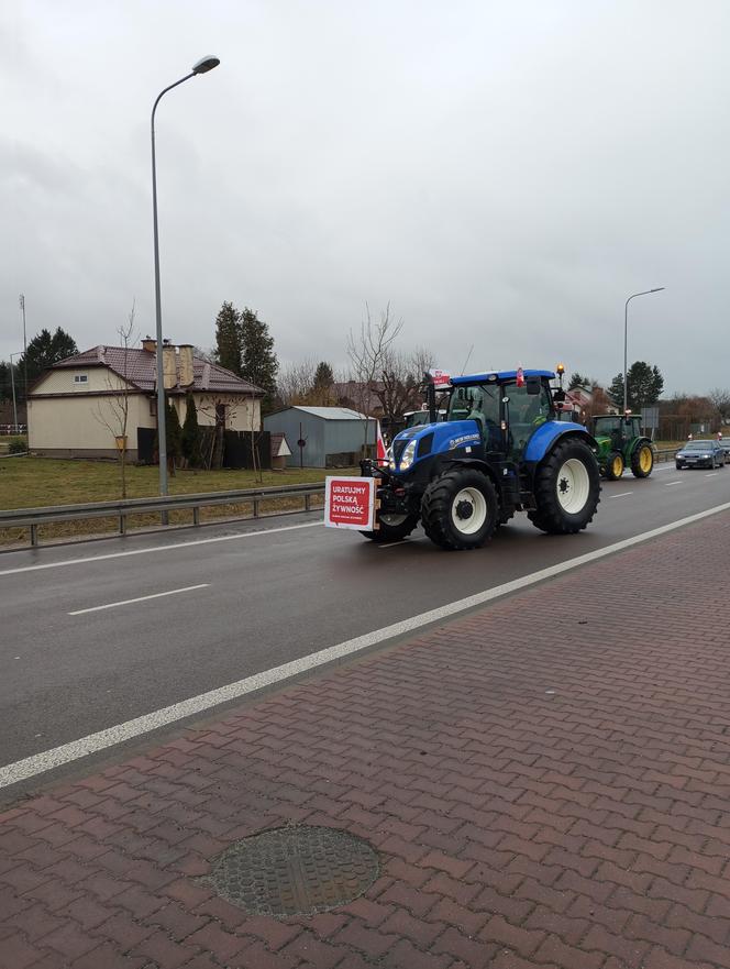 Trwa protest rolników w woj. lubelskim. Blokady są w wielu miejscach w regionie [DUŻO ZDJĘĆ]