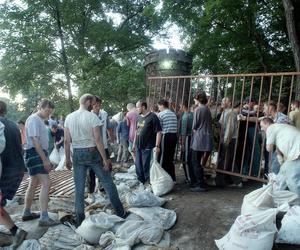 Powódź tysiąclecia we Wrocławiu. Zobacz, jak ratowano zoo przed wielką wodą 