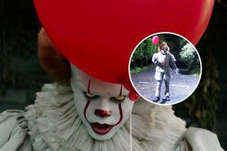 Clown z horroru Stephena Kinga terroryzuje małą wieś! Mieszkańcy są przerażeni! 