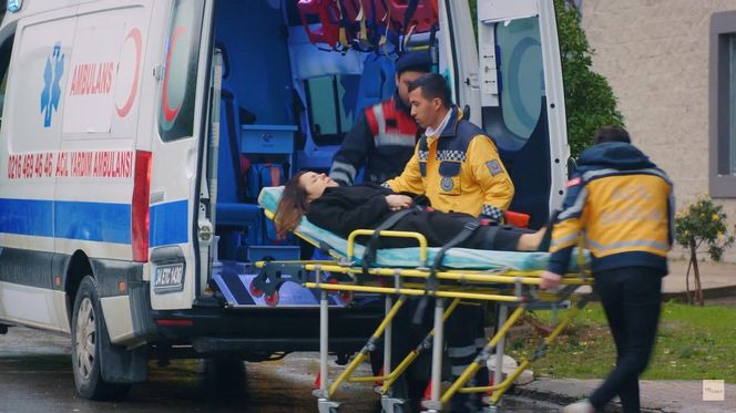 Zeynep nieświadomie mija matkę! Gönül trafia do szpitala po brutalnym ataku w więzieniu!