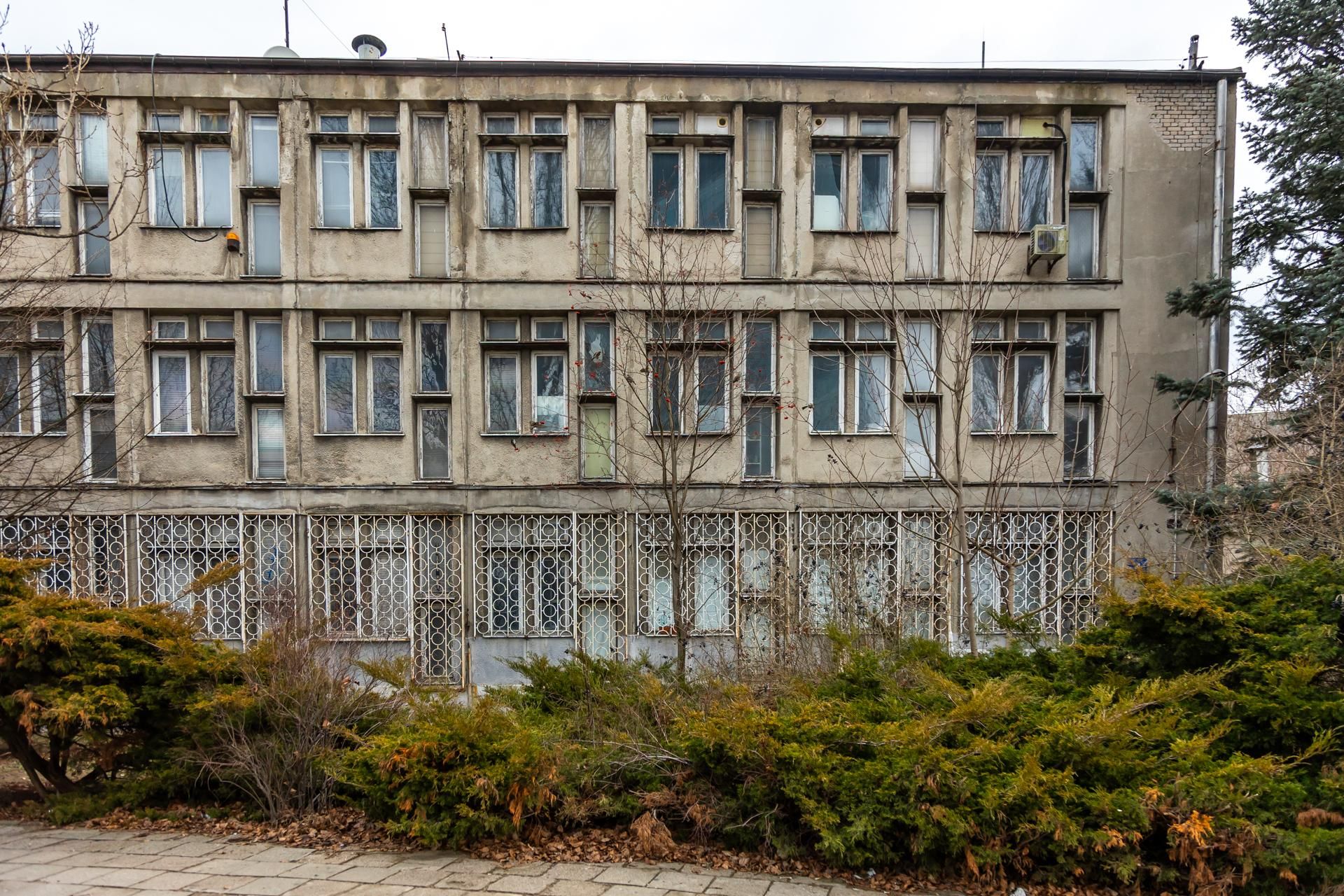 Zabytkowa hala na Suwak 4 w Warszawie