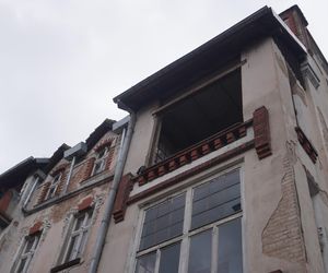 Zabytkowa kamienica w Olsztynie na sprzedaż. To największy pustostan w centrum miasta