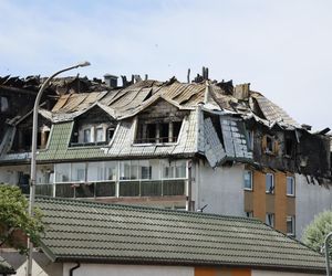 Blok przy ul. Powstańców w Ząbkach po pożarze