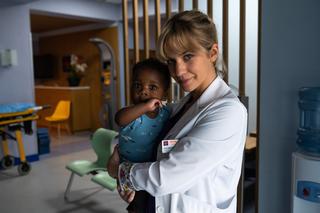 	Na dobre i na złe odc. 898. Gloria (Aleksandra Grabowska), Mojżesz (Lockey Ndhlovu)