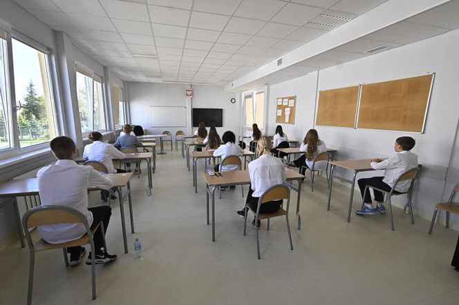 Egzaminy Ósmoklasisty 2026. Kiedy i o której E8? Ile trwa? [HARMONOGRAM]
