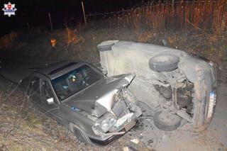 Dziwny dzwon na wąskiej drodze lokalnej. Skarpa zadziałała jak skocznia