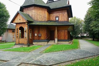 To jedna z najpiękniejszych wsi w województwie małopolskim. Jej mieszkaniec został doceniony przez papieża