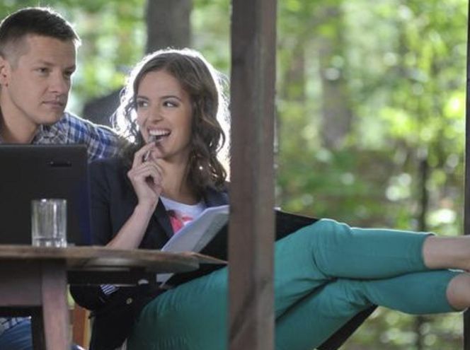 M jak miłość. Piotrek (Marcin Mroczek), Monika (Anna Wendzikowska)