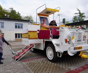 Noc Muzeów 2025. Samochód papieski w Kielcach