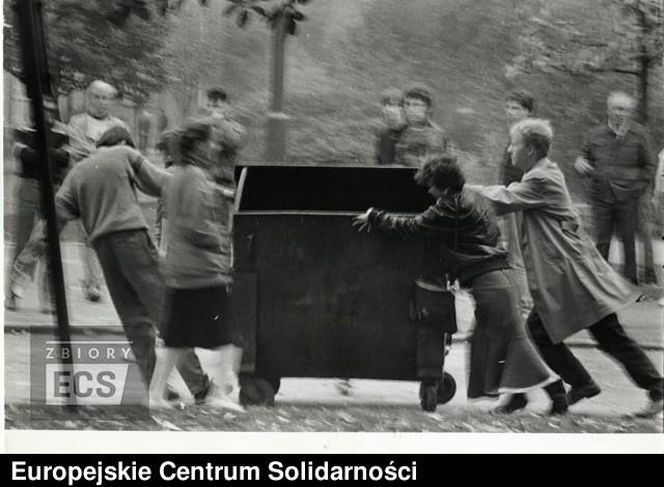 QUIZ PRL. Polska w latach 80. Solidarność, muzyka i życie codzienne. 15/15 tylko dla mistrzów! 