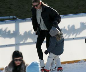  Kasia Tusk z rodzina na łyżwach