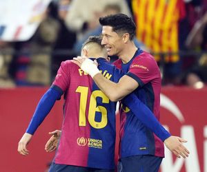 Sevilla - FC Barcelona SKRÓT: Lewandowski z golem, Szczęsny jak ściana! Barca goni Real i Atletico 