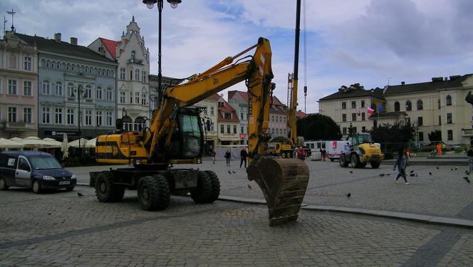 Rozpoczął się długo wyczekiwany remont Starego Rynku w Bydgoszczy [ZDJĘCIA]