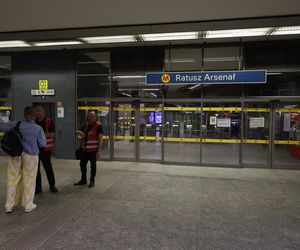 Paraliż w Warszawie po pożarze w metrze.