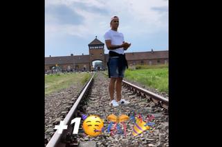 Piłkarz Korony Kielce świętował urodziny przed... Auschwitz. Był w wyśmienitym humorze