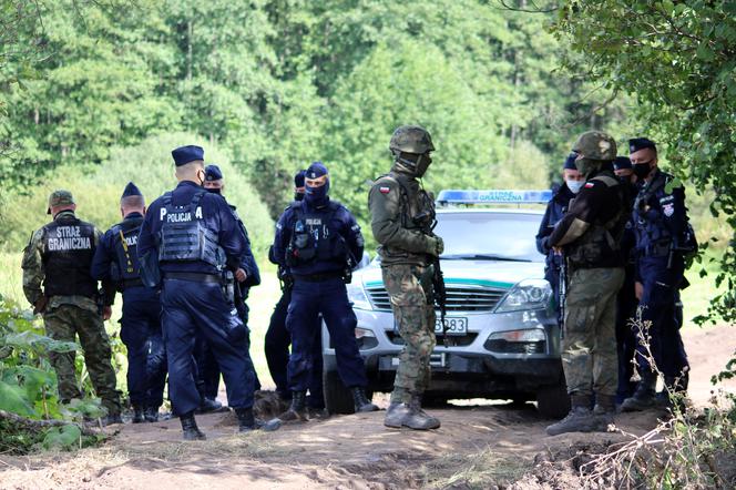 Stan wyjątkowy w Podlaskiem. Rolnik z okolic Nowego Dworu: Teraz jest spokój