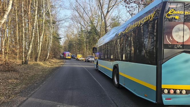 Wypadek w Jaworznie w Seacie zginęła matka, 2 letnie dziecko przeżyło.