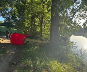 Włączył radio i wysiadł z auta. Chwilę później już nie żył!