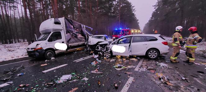 Karambol na DK 10! Trasa Bydgoszcz - Toruń jest całkowicie zablokowana [ZDJĘCIA] 