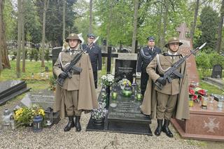 Kraków. Andrzej Duda ukląkł przed grobem posła PSL. Prezydent uczcił rocznicę katastrofy smoleńskiej