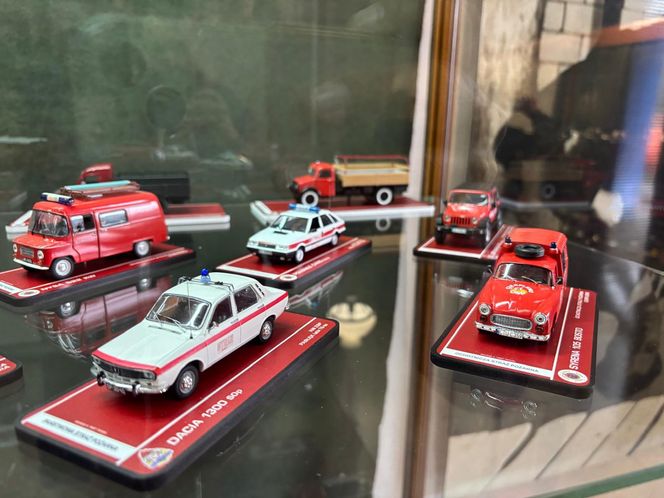 Miniaturowe samochody w Miasteczku Galicyjskim w Nowym Sączu