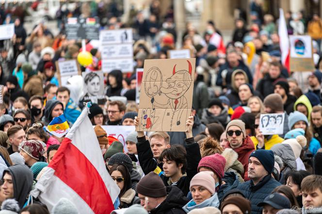 Kraków solidarny z Ukrainą! Wielka manifestacja na Rynku Głównym [ZDJĘCIA]