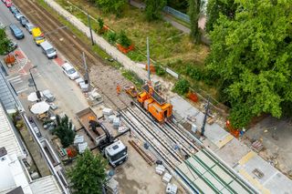 Tramwaj na Rakowieckiej w Warszawie z opóźnieniem. „Trzymamy się raczej grudnia”