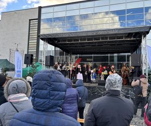 Tłumy na Jarmarku Bożonarodzeniowym w Chełmcu [AUDIO, ZDJĘCIA] 