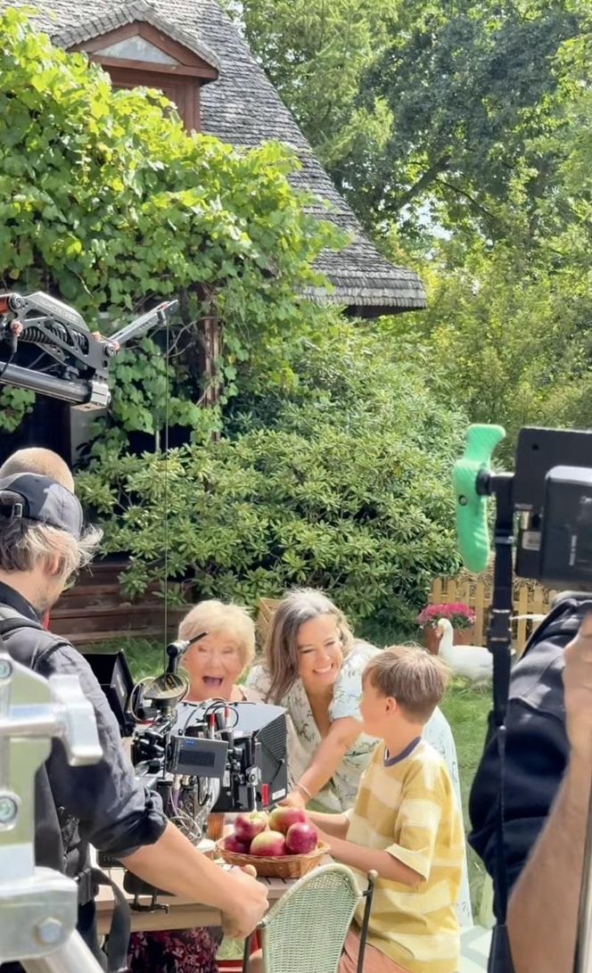 M jak miłość. Barbara (Teresa Lipowska), Magda (Anna Mucha), Misiek (Aleksander Bożyk)