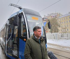 Kierowcy lekceważą ten przepis, wielu nie ma o nim pojęcia. To nagranie pokazuje, czym to grozi