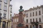 To unikatowy pomnik Mickiewicza w Polsce. Przetrwał okupację, bo Niemcy myśleli, że to Goethe