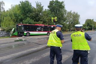 Autobus wjechał w ludzi stojących na przystanku
