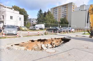 Ogromna dziura na parkingu przy ul. Górczewskiej 