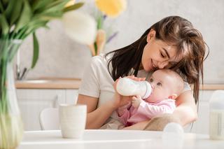 Kiedy trzeba dokarmiać niemowlę mlekiem modyfikowanym?
