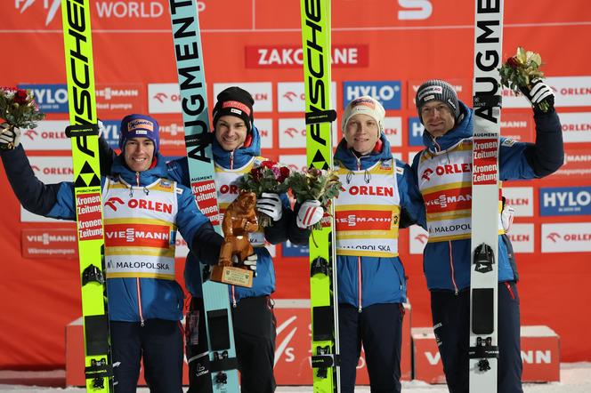 Austriacy, w składzie: Stefan Kraft, Manuel Fettner, Jan Hoerl i Michael Hayboeck zajęli 1. miejsce w drużynowym konkursie PŚ