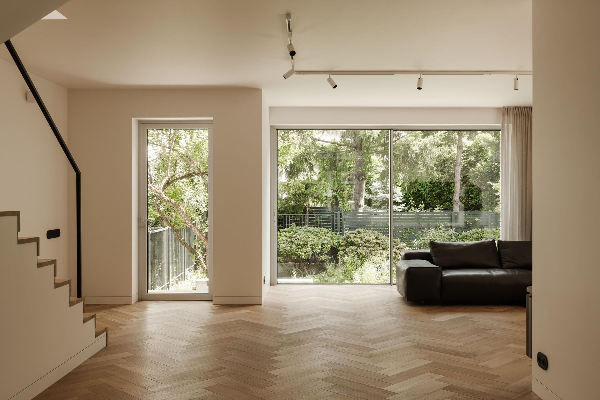 Przebudowa bliźniaka z PRL-u w Warszawie