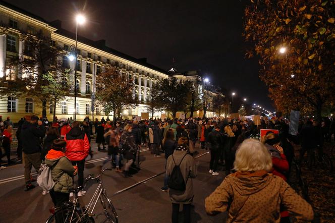 Ruszyły protesty kobiet w Warszawie