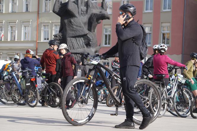 Bydgoszczanie na rowerach rozpoczęli nowy sezon turystyczny! Chętnych nie brakowało [ZDJĘCIA]