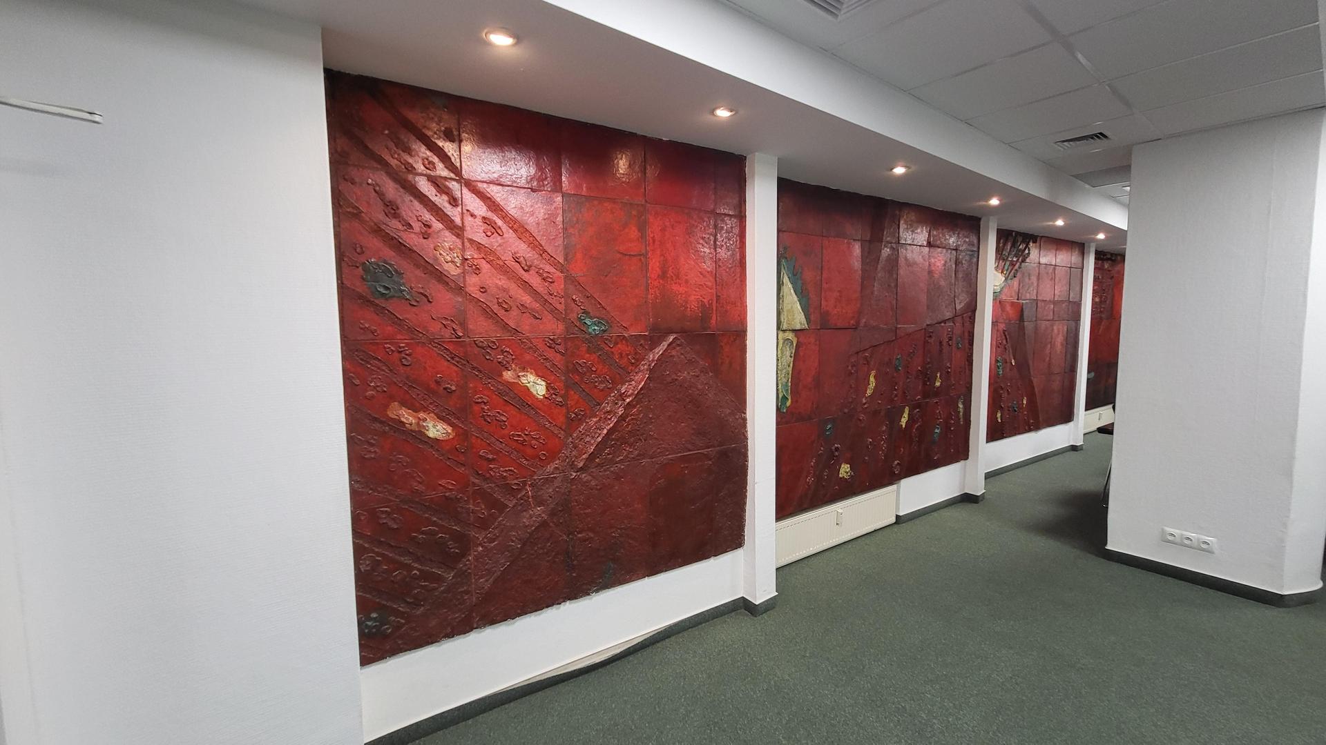 Wiejska 20 w Warszawie - zobacz zdjęcia "mozaiki" Krzysztofa Henisza i oryginalne kręte schody z byłego Domu Mody Polskiej