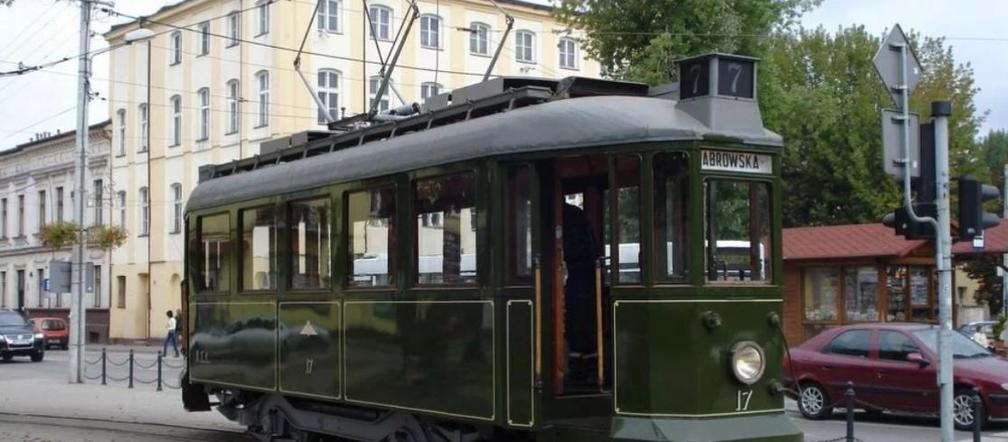 W Łodzi na trasy turystyczne wyruszyły autobusy Ogórek i Ikarus oraz tramwaj Sanok. Zostaną na długo! [TRASY, TERMINY]