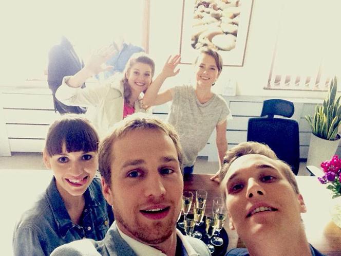 M jak miłość. Joanna Osyda, Marta Ścisłowicz, Olga Frycz, Mateusz Janicki, Maurycy Popiel