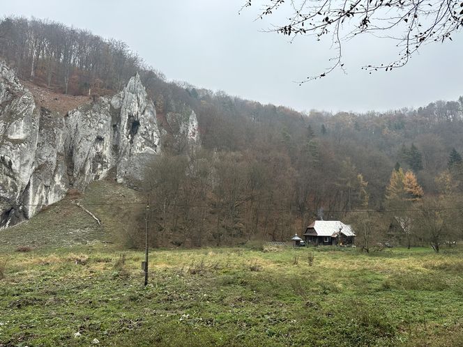 Najpiękniejsza wieś w Małopolsce zachwyca także jesienią. Leży na Szlaku Orlich Gniazd