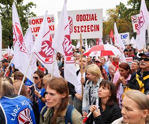 Protest nauczycieli w Warszawie. Manifestujący przedstawili listę postulatów