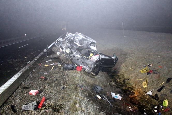 Tragiczny wypadek na obwodnicy Inowrocławia. Nie żyje kierowca