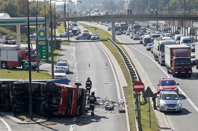 15 ton śmieci zasypało Trasę AK