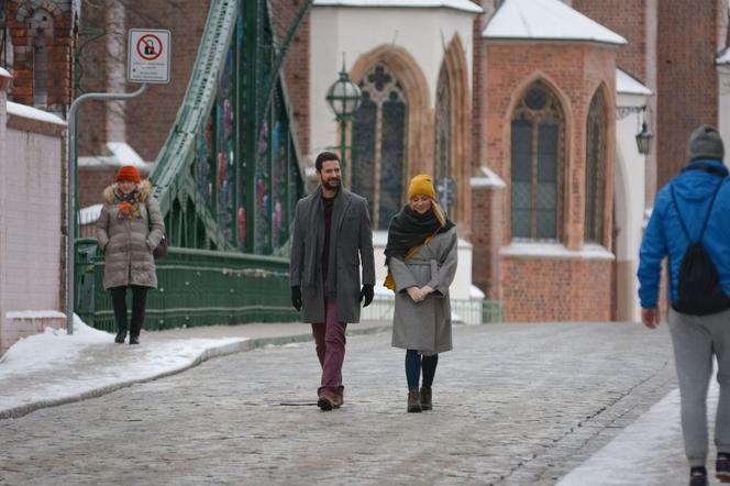 Pierwsza miłość. Wojtek (Grzegorz Daukszewicz), Emilka (Anna Ilczuk)
