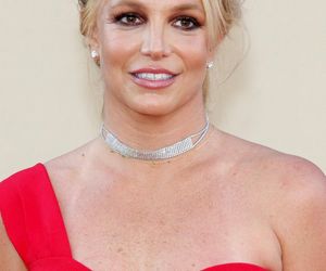 Britney Spears spaliła sobie twarz! Wypadek gwiazdy przy kominku